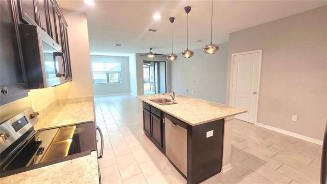 11992 SANDS COVE, Orlando, FL 32828