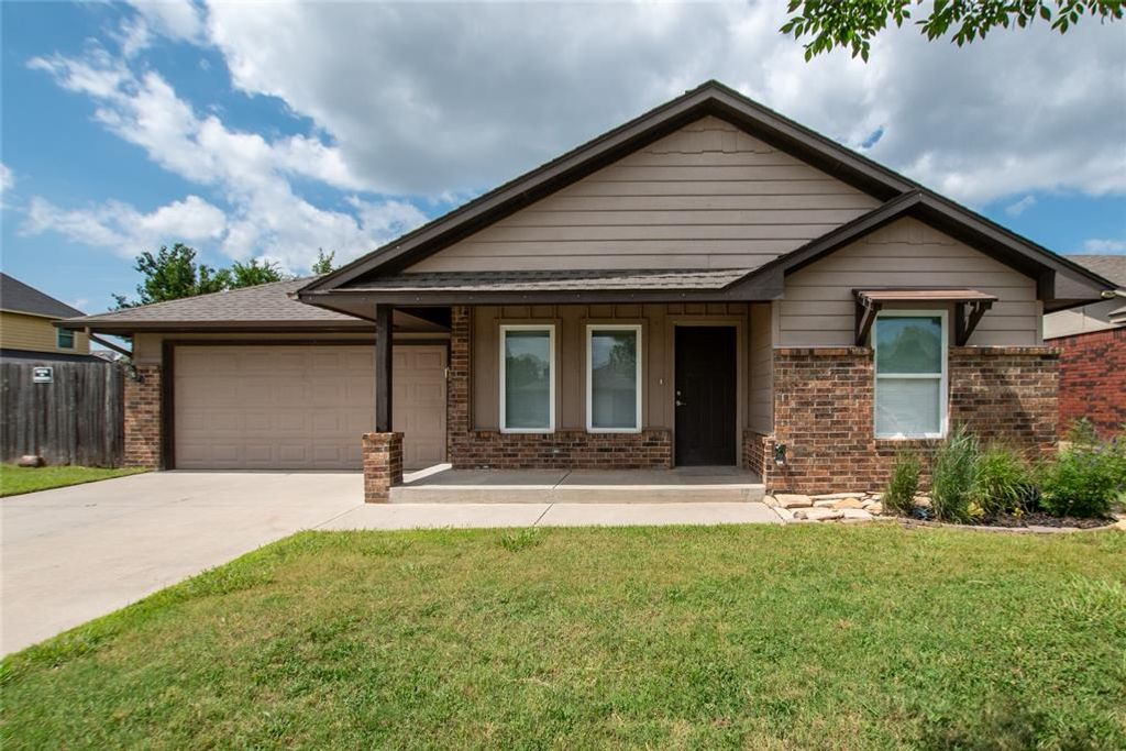 621 SW 7th Street, Moore, OK 73160