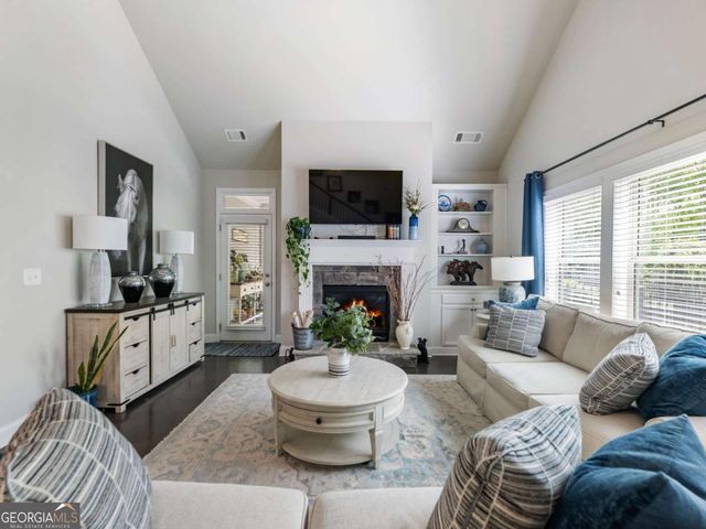 7174 Boathouse Way, Flowery Branch, GA 30542