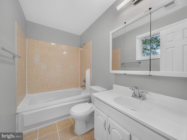 4906 UPLAND DR, Alexandria, VA 22310