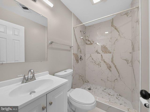 4906 UPLAND DR, Alexandria, VA 22310