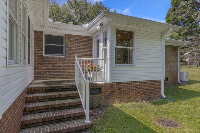 316 Mountain Estates Road, Pickens, SC 29671