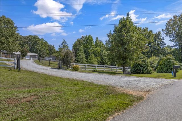 316 Mountain Estates Road, Pickens, SC 29671