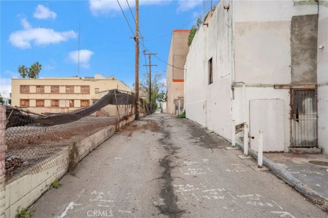 317 S La Brea, Inglewood, CA 90301