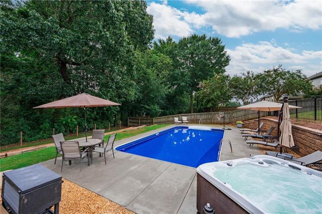 135 Cherokee Reserve Circle, Canton, GA 30115