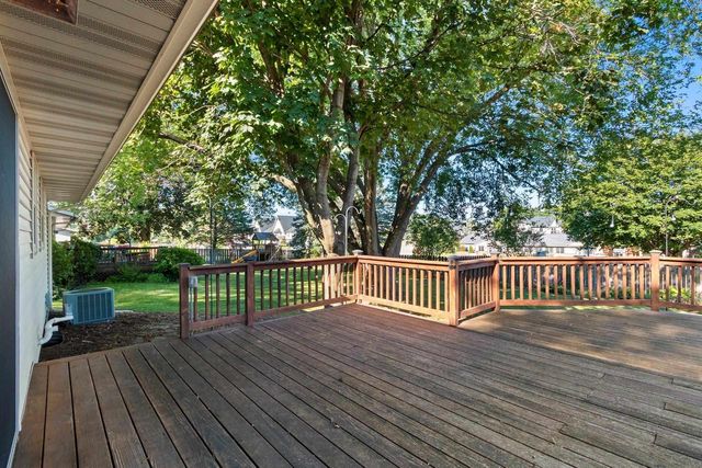 2766 BERKEN COURT, Green Bay, WI 54304