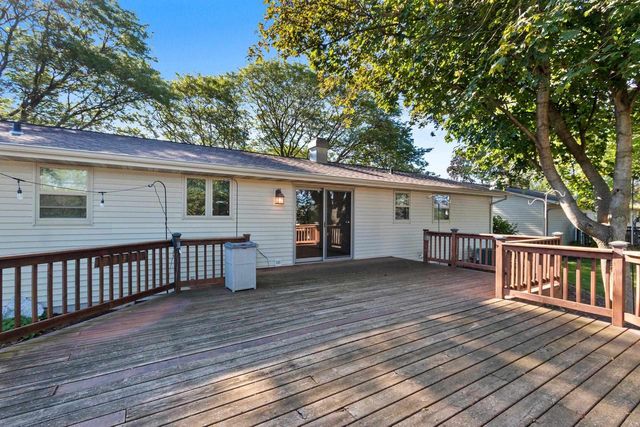 2766 BERKEN COURT, Green Bay, WI 54304
