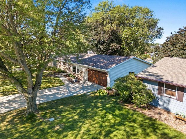 2766 BERKEN COURT, Green Bay, WI 54304