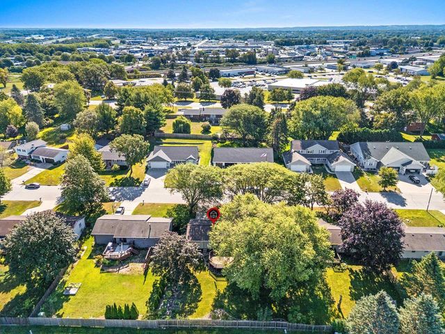 2766 BERKEN COURT, Green Bay, WI 54304