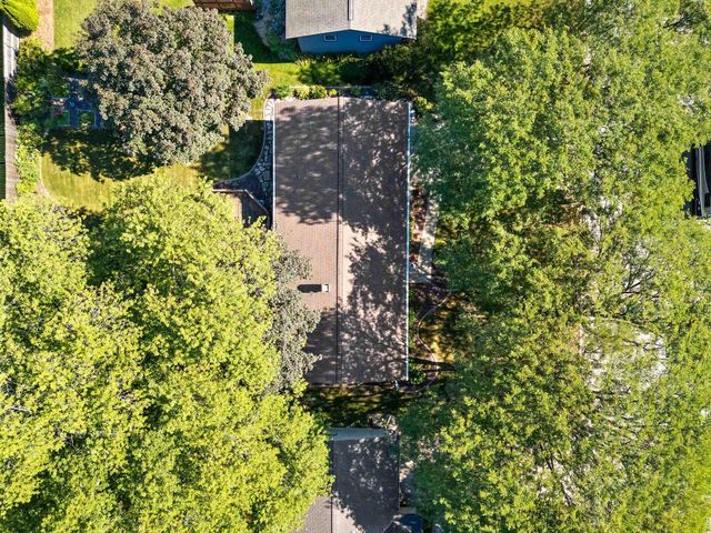 2766 BERKEN COURT, Green Bay, WI 54304