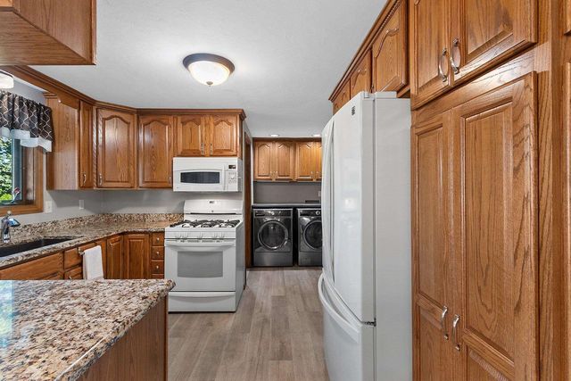 2766 BERKEN COURT, Green Bay, WI 54304