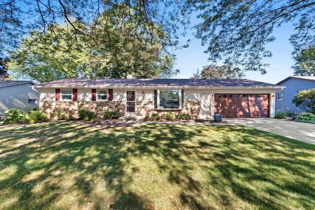 2766 BERKEN COURT, Green Bay, WI 54304