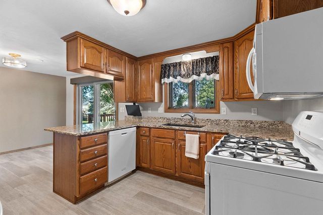 2766 BERKEN COURT, Green Bay, WI 54304