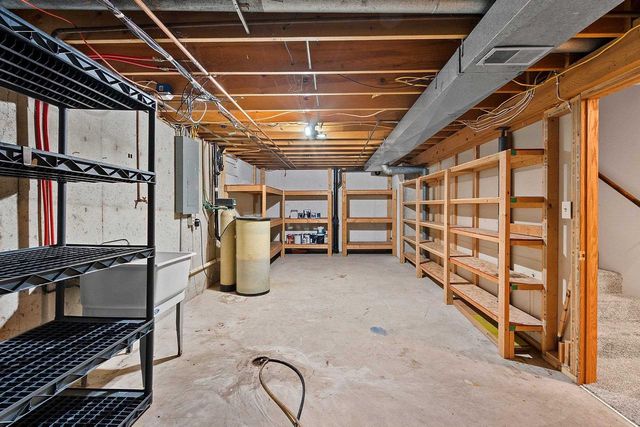 2766 BERKEN COURT, Green Bay, WI 54304