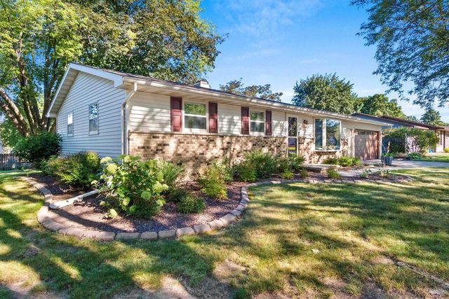 2766 BERKEN COURT, Green Bay, WI 54304