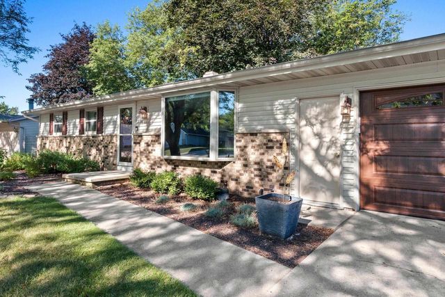2766 BERKEN COURT, Green Bay, WI 54304