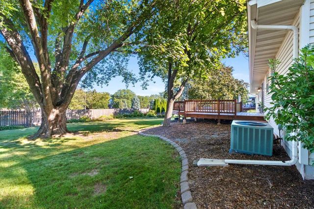 2766 BERKEN COURT, Green Bay, WI 54304