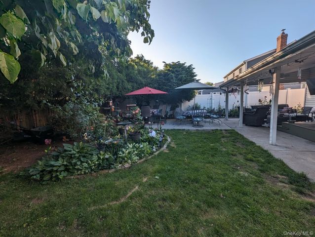 2272 Oxford Street, East Meadow, NY 11554