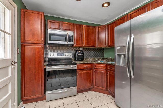 2272 Oxford Street, East Meadow, NY 11554