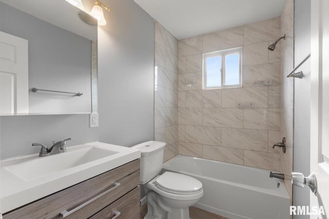 2022 W GLEN Avenue, Peoria, IL 61614