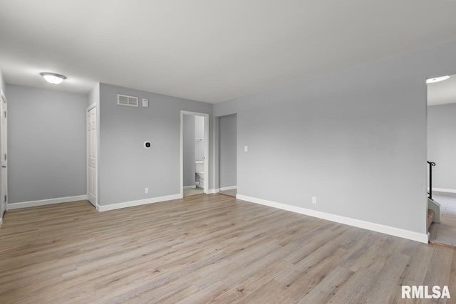 2022 W GLEN Avenue, Peoria, IL 61614