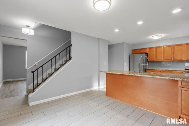 2022 W GLEN Avenue, Peoria, IL 61614