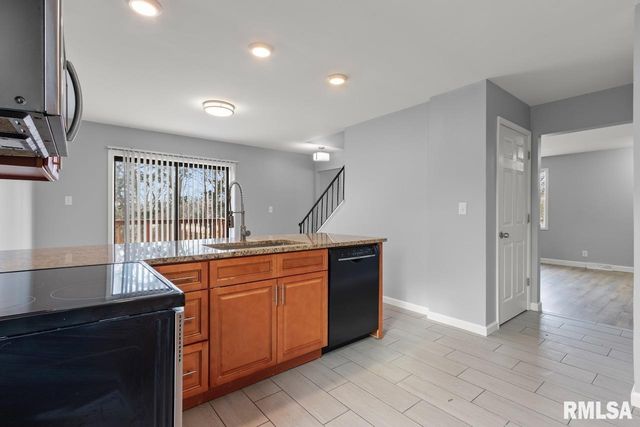 2022 W GLEN Avenue, Peoria, IL 61614