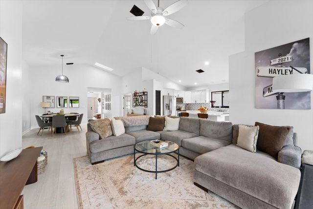 175 Executive Circle, Boynton Beach, FL 33436