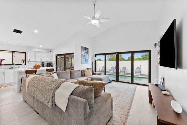 175 Executive Circle, Boynton Beach, FL 33436