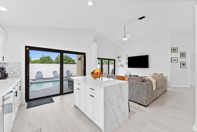 175 Executive Circle, Boynton Beach, FL 33436