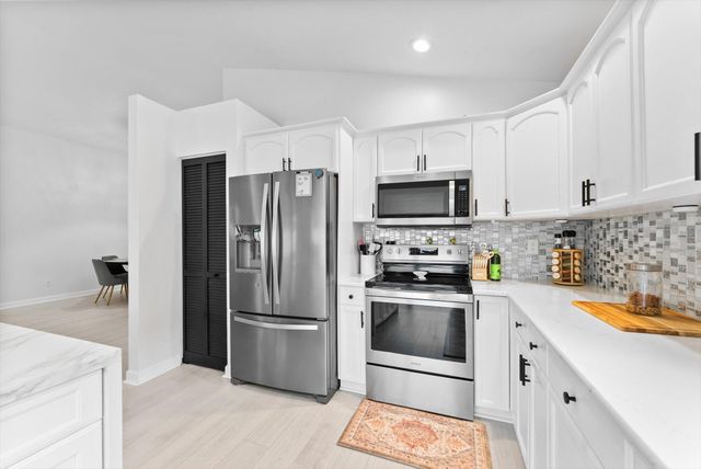 175 Executive Circle, Boynton Beach, FL 33436