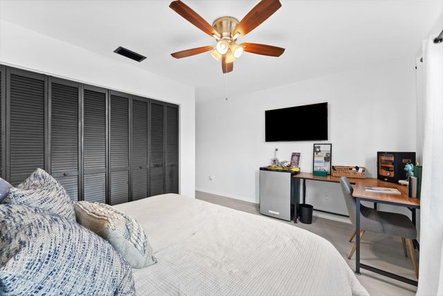 175 Executive Circle, Boynton Beach, FL 33436