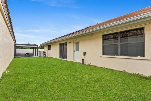 175 Executive Circle, Boynton Beach, FL 33436