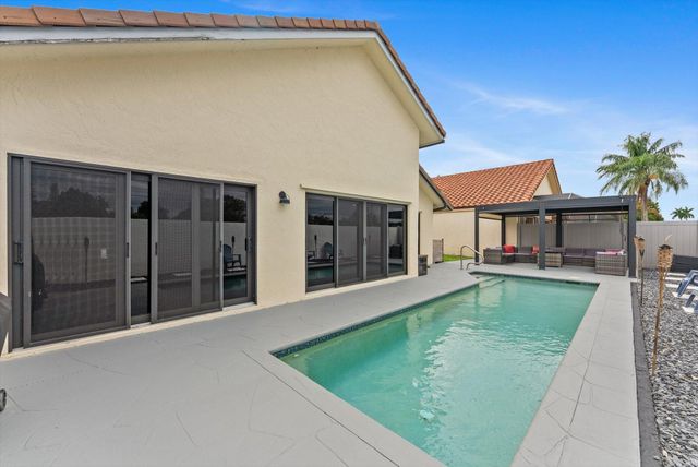 175 Executive Circle, Boynton Beach, FL 33436