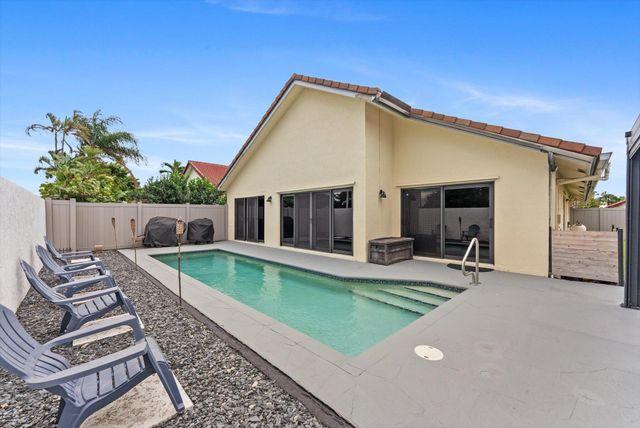 175 Executive Circle, Boynton Beach, FL 33436