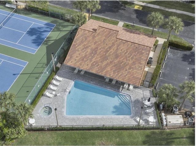 175 Executive Circle, Boynton Beach, FL 33436