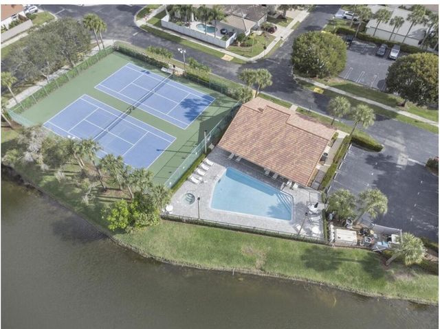 175 Executive Circle, Boynton Beach, FL 33436