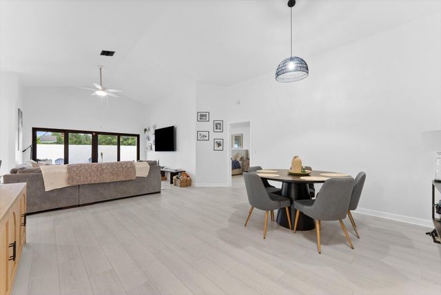 175 Executive Circle, Boynton Beach, FL 33436