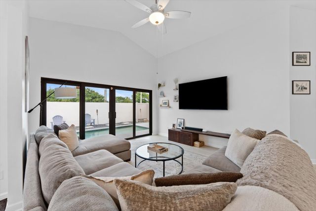 175 Executive Circle, Boynton Beach, FL 33436