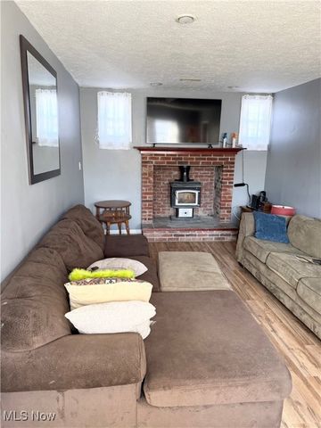 296 E 317th Street, Willowick, OH 44095