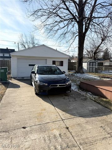 296 E 317th Street, Willowick, OH 44095