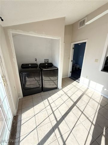 296 E 317th Street, Willowick, OH 44095