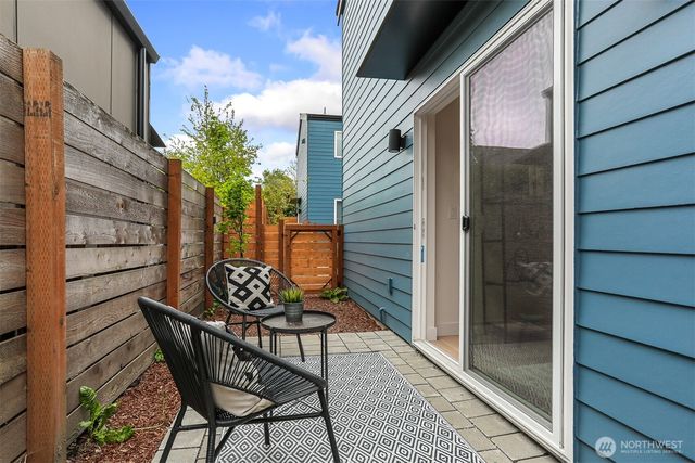 6505 19th Avenue NW, Seattle, WA 98117
