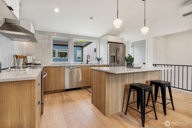 6505 19th Avenue NW, Seattle, WA 98117
