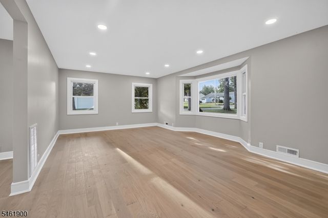 183 Jefferson Ave, Emerson Boro, NJ 07630