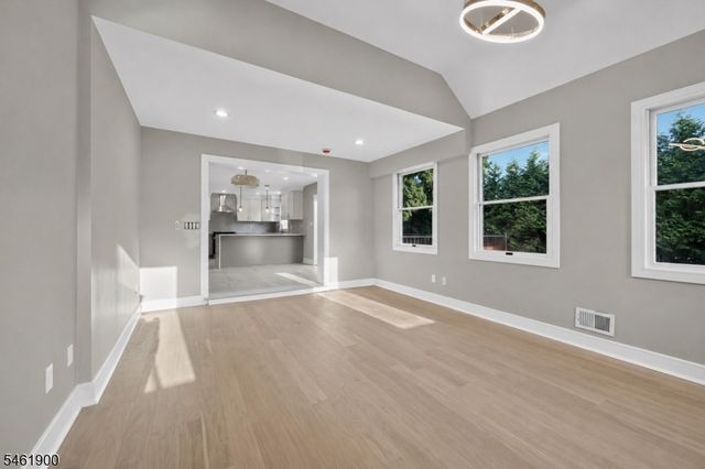 183 Jefferson Ave, Emerson Boro, NJ 07630