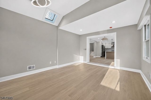 183 Jefferson Ave, Emerson Boro, NJ 07630