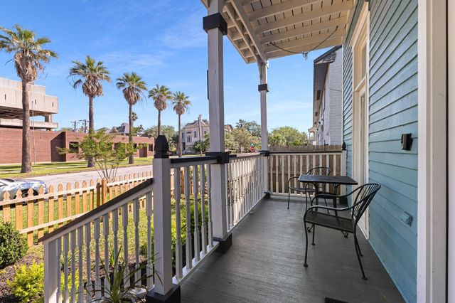 1911 Sealy Street, Galveston, TX 77550