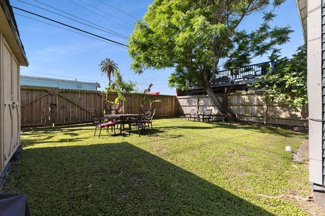 1911 Sealy Street, Galveston, TX 77550