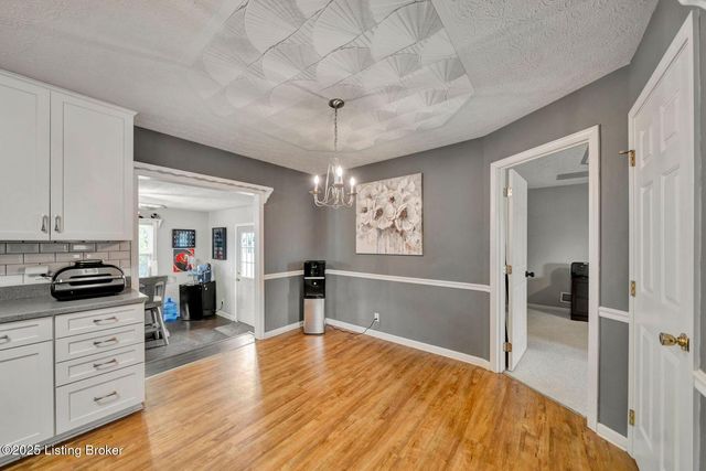 10514 Grecian Rd, Louisville, KY 40272